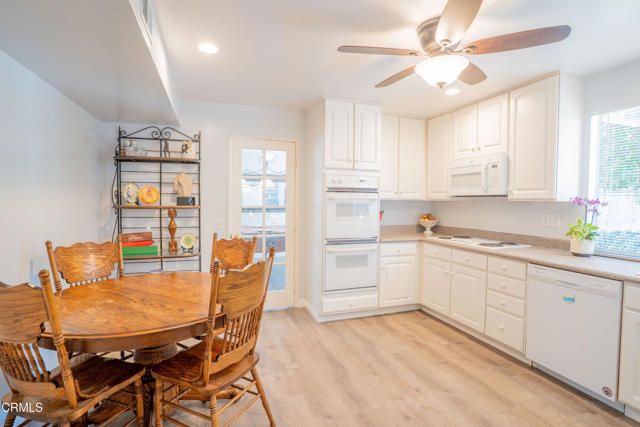 1584 Prima Ct, Camarillo CA: https://media.crmls.org/mediaz/9ccd843e-11db-4321-a0da-0c5e3059c53d.jpg
