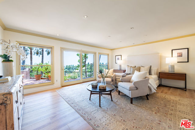 16331 Tudor Drive, Encino CA: https://media.crmls.org/mediaz/9cce3586-79a2-4fdd-86c3-88641be9645f.jpg