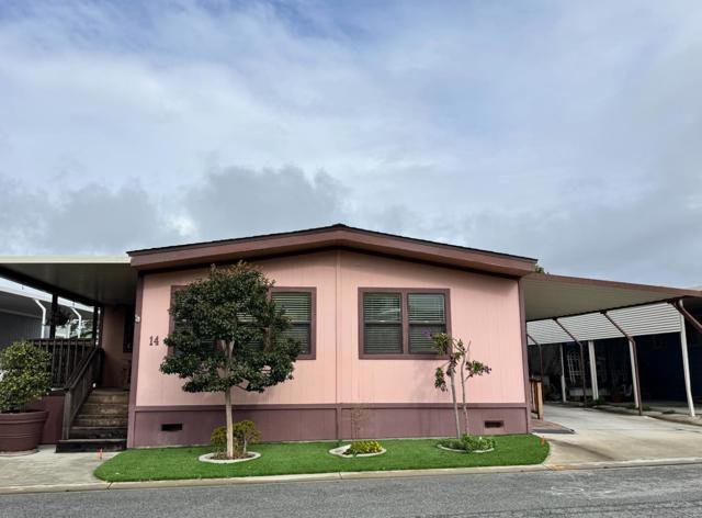 14 Driftwood Trail, Half Moon Bay CA: https://media.crmls.org/mediaz/9cce3e18-008a-4bb1-8a81-fc6b2dfdcb14.jpg