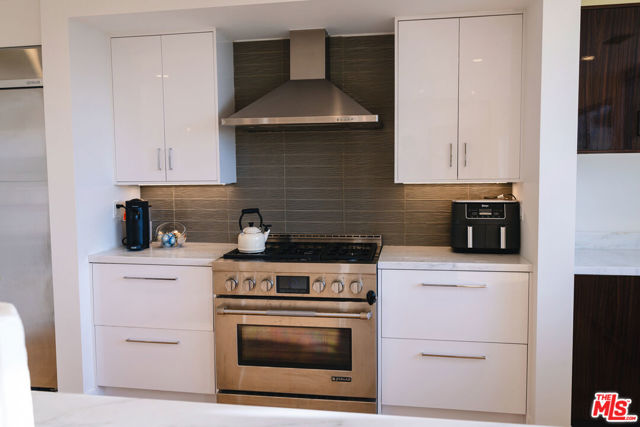 3423 Scadlock Lane, Sherman Oaks CA: https://media.crmls.org/mediaz/9cce9e32-f376-44e0-a7ba-cc160bbd7ec7.jpg