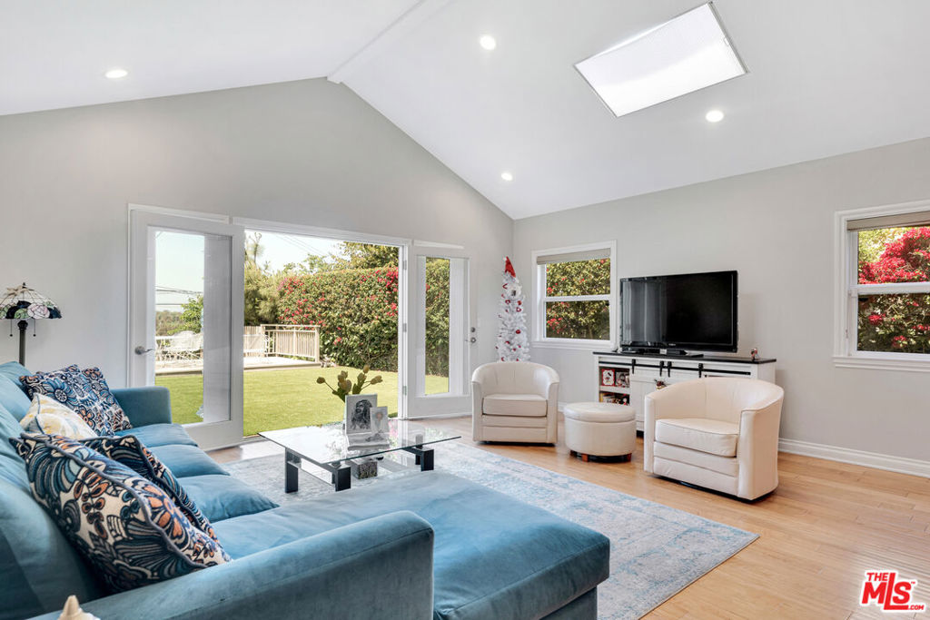 3733 Willowcrest AvenueStudio City img 29