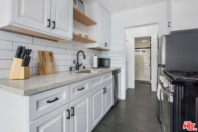 6915 Paseo Del Serra, Los Angeles CA: https://media.crmls.org/mediaz/9ccff380-1e9b-4bd0-b015-9eea07368d8a.jpg