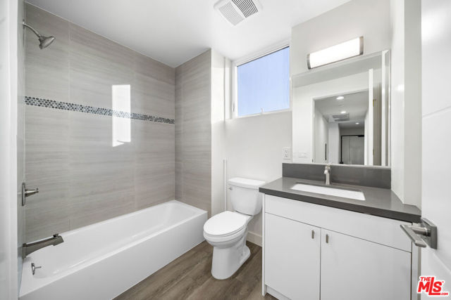 900 S Kenmore Avenue, Los Angeles CA: https://media.crmls.org/mediaz/9cd01da5-6edb-4f9e-8f34-c931332a1e0d.jpg