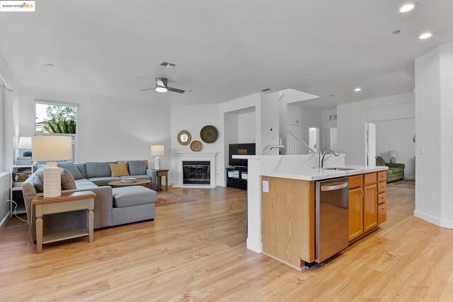 917 Sawyer Way, Brentwood CA: https://media.crmls.org/mediaz/9cd04aa6-b150-4cf1-91cb-7fa2cf207067.jpg