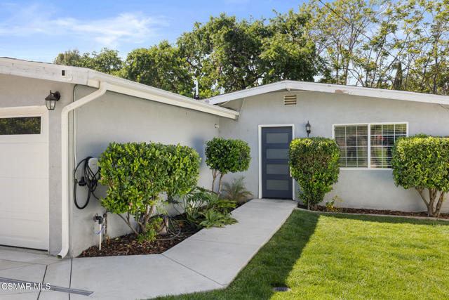 789 Glen Oaks Road, Thousand Oaks CA: https://media.crmls.org/mediaz/9cd05857-72a7-46da-bd32-22970472c9bd.jpg