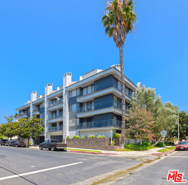 1120 Granville Ave #204, Los Angeles, CA 90049