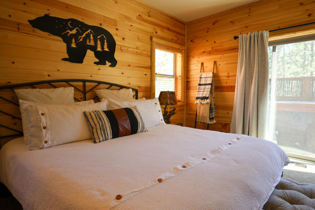 289 Stony Creek Road, Big Bear CA: https://media.crmls.org/mediaz/9cd0e31e-099d-4d39-a532-00e39647c998.jpg