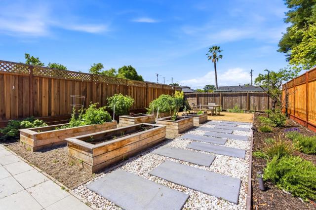 1257 Laurel Avenue, East Palo Alto CA: https://media.crmls.org/mediaz/9cd1232d-bf33-494e-9736-2abbbbaf62e8.jpg