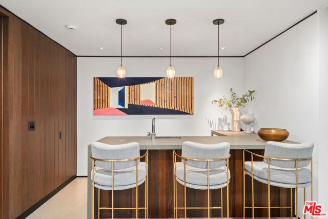 1005 Elden Way, Beverly Hills CA: https://media.crmls.org/mediaz/9cd1ba4c-24a8-443f-acd4-6b2dca0cfdf0.jpg