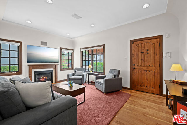 8265 Romaine Street, West Hollywood CA: https://media.crmls.org/mediaz/9cd288b0-d237-4a1f-bd7e-976c053fc4e3.jpg