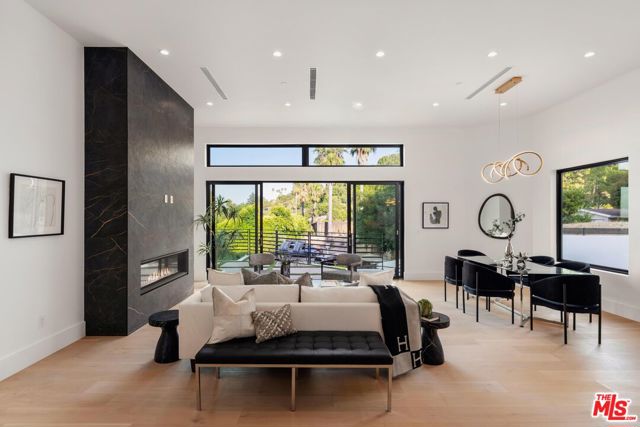 4637 Dunas Lane, Tarzana CA: https://media.crmls.org/mediaz/9cd2b28b-5f4a-4eae-be11-18953e57f8f1.jpg