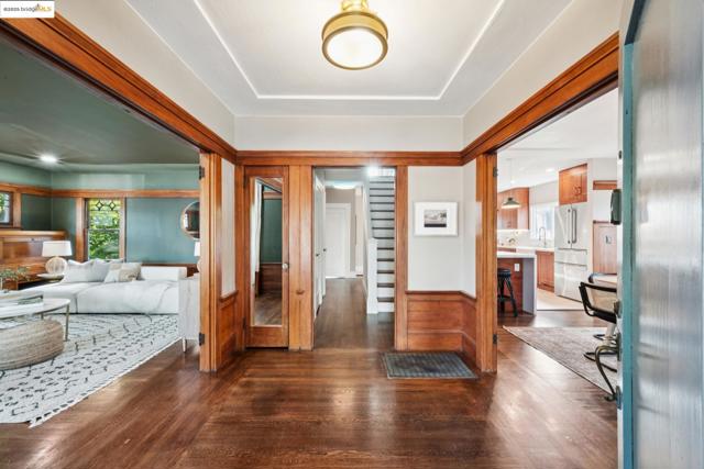 919 Mckinley Ave, Oakland CA: https://media.crmls.org/mediaz/9cd30e2b-d8ba-4682-b3c3-25a84e9ffd09.jpg