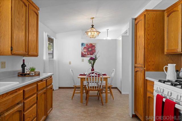 13752 Frame Rd, Poway CA: https://media.crmls.org/mediaz/9cd34e32-d3f6-46e2-a558-0880cae5ad89.jpg