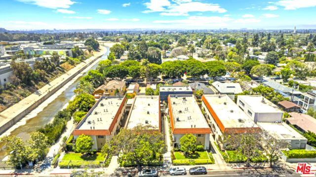 4315 Duquesne Avenue, Culver City CA: https://media.crmls.org/mediaz/9cd3a3e5-50ae-4cec-a34e-34ce63b50eb8.jpg
