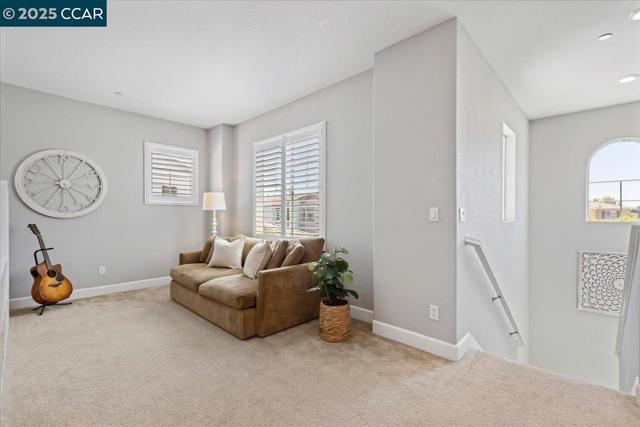 2097 Salice Way, Brentwood CA: https://media.crmls.org/mediaz/9cd42310-67fc-4dbe-9811-4edf09cb8f61.jpg