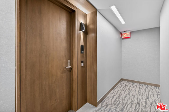 1755 Ocean Avenue, Santa Monica CA: https://media.crmls.org/mediaz/9cd4c568-cb37-41e6-8803-6f8f1ef3000a.jpg