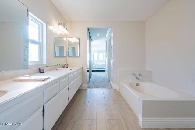 4615 Pepper Mill Street, Moorpark CA: https://media.crmls.org/mediaz/9cd53108-992d-4f35-9339-a376b08934a5.jpg