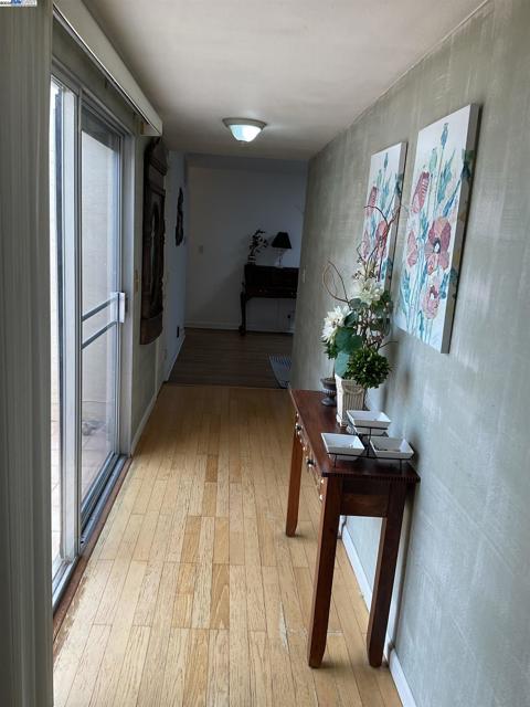 38043 Miller Pl, Fremont CA: https://media.crmls.org/mediaz/9cd5456d-3bd7-47a1-af36-0eed2f56d747.jpg