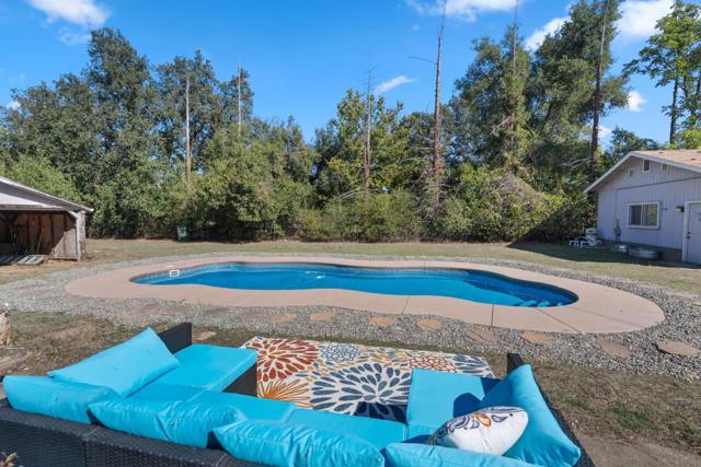 5367 Rosswood Lane, Redding CA: https://media.crmls.org/mediaz/9cd58f65-fff0-4e1c-bf97-0fed6958acb8.jpg