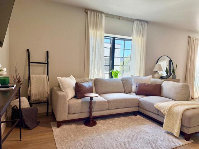 400 San Benito St, Hollister CA: https://media.crmls.org/mediaz/9cd6111a-1ac5-408d-8a6f-d5f7c4736a06.jpg