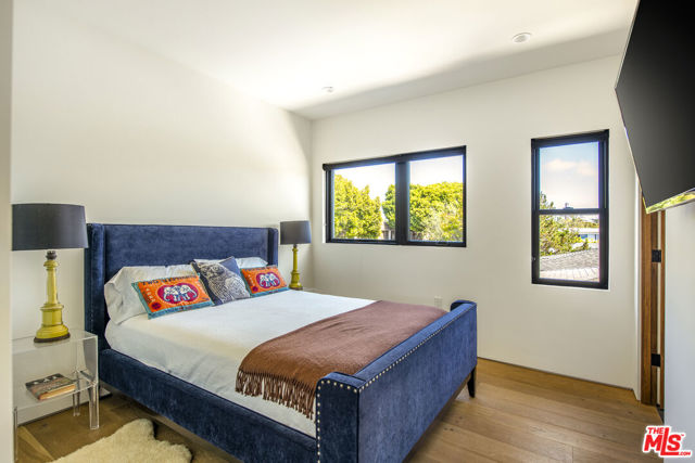 2656 32nd Street, Santa Monica CA: https://media.crmls.org/mediaz/9cd627e7-975a-425a-bb6f-e718669e579f.jpg
