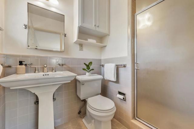 171 E Creek Drive, Menlo Park CA: https://media.crmls.org/mediaz/9cd6bcb7-07e2-40f9-a0e8-6b7594b292b6.jpg
