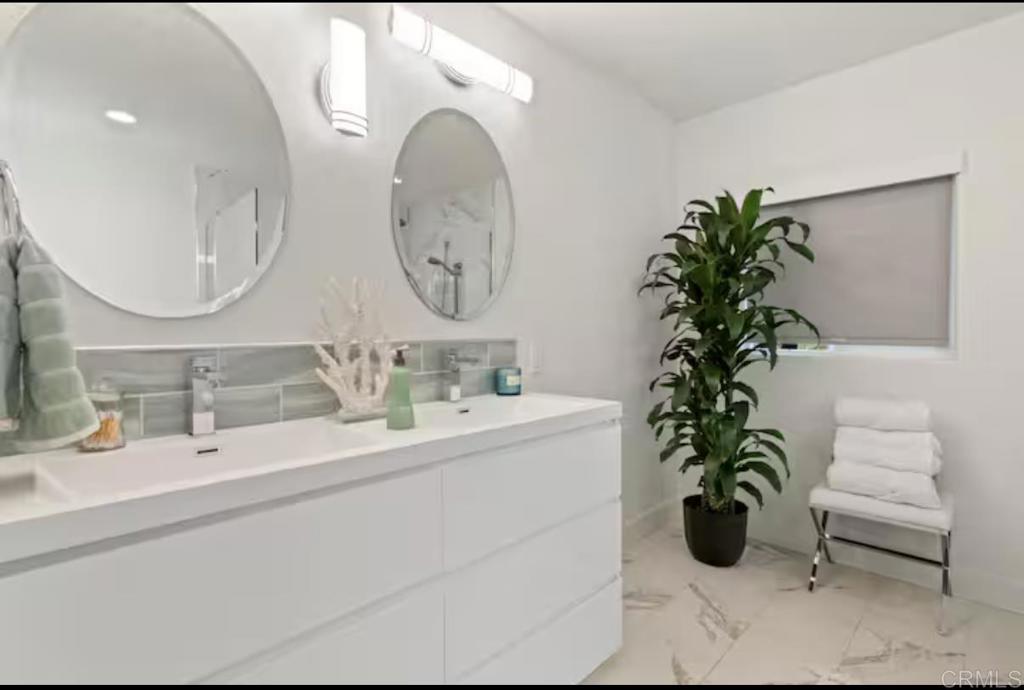 https://media.crmls.org/mediaz/9cd6ea27-9130-42b3-8435-872532a1963b.jpg?preset=X-Large