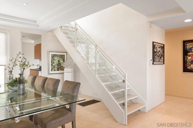 3328 Crown Point, San Diego CA: https://media.crmls.org/mediaz/9cd77d36-a8ae-42e5-8fd0-f2d39cd2967a.jpg