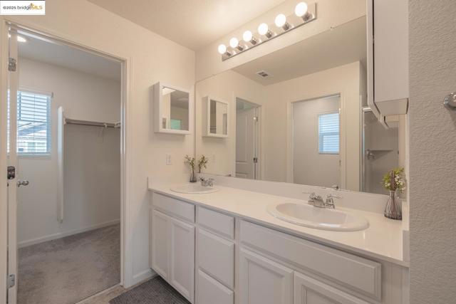 3807 Bridgemeadow Way, Sacramento CA: https://media.crmls.org/mediaz/9cd77d97-9189-4703-ae04-b49ba675fd5b.jpg