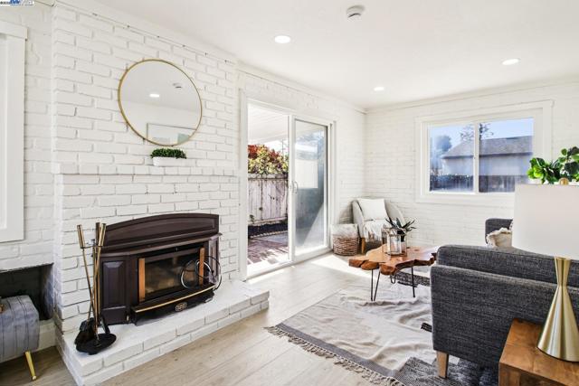 35593 Cleremont Dr, Newark CA: https://media.crmls.org/mediaz/9cd8ea84-7f8e-47dd-997e-22d29a154592.jpg