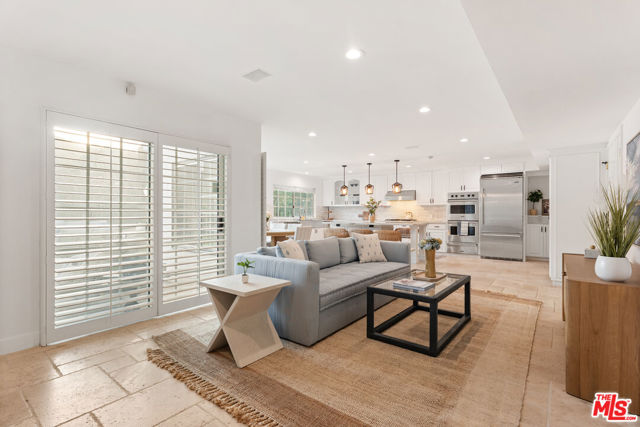 16979 Encino Hills Drive, Encino CA: https://media.crmls.org/mediaz/9cd8f4e3-2e01-45e2-9bf4-f82da9450d60.jpg
