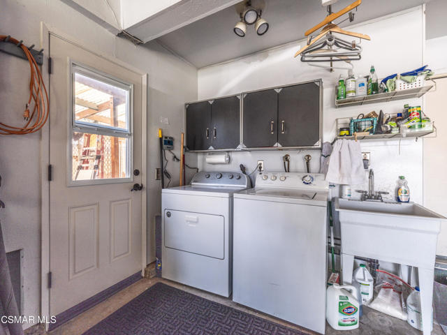 4380 N Skylark Court, Moorpark CA: https://media.crmls.org/mediaz/9cd9062b-3742-4b65-b422-d8ab636e2868.jpg