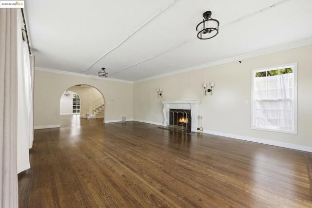 5449 Barrett Ave, El Cerrito CA: https://media.crmls.org/mediaz/9cd92a1d-9bb1-45af-b43d-806e3ae3639d.jpg