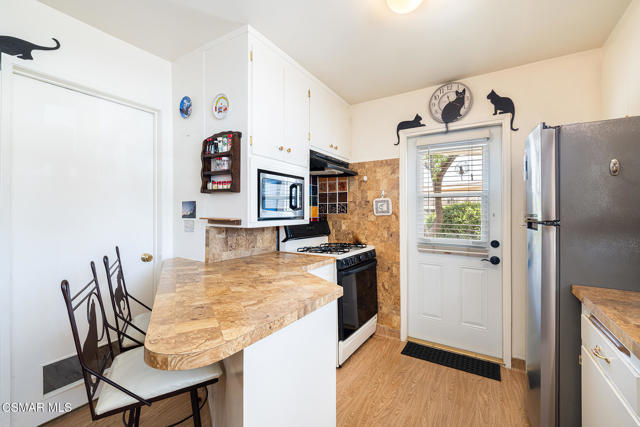 1748 Sutter Avenue, Simi Valley CA: https://media.crmls.org/mediaz/9cd961bd-652b-4cd3-b031-4f620d2da3d0.jpg
