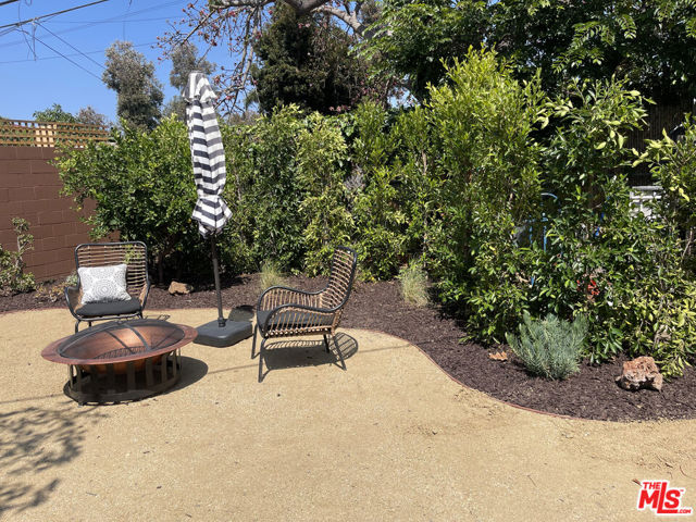 1086 West Boulevard, Los Angeles CA: https://media.crmls.org/mediaz/9cd97f85-4564-4a5d-aeaf-2b6e4ebc5154.jpg
