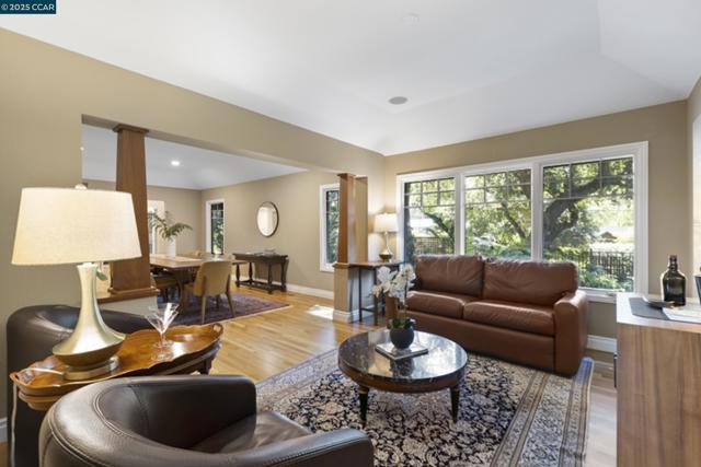 350 Pine Creek Rd, Walnut Creek CA: https://media.crmls.org/mediaz/9cd9a665-3897-4d49-aef5-5f501fe1d6af.jpg