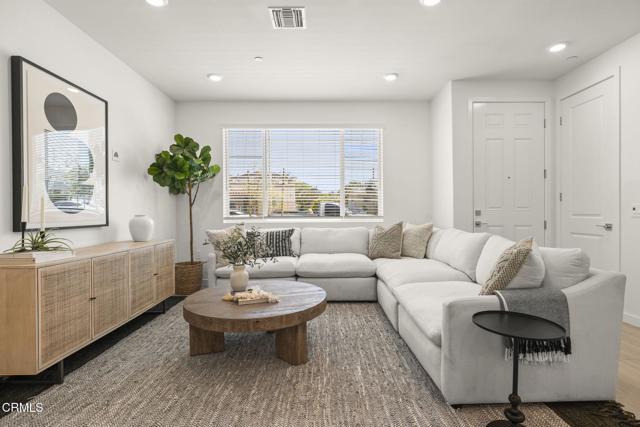 2402 Channel Drive, Ventura CA: https://media.crmls.org/mediaz/9cd9eb63-042f-4ca9-97d0-03bd959bcb86.jpg