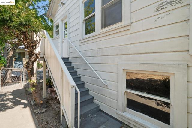 1239 Carleton St, Berkeley CA: https://media.crmls.org/mediaz/9cd9ee21-1156-4794-9781-bf7fec313f73.jpg