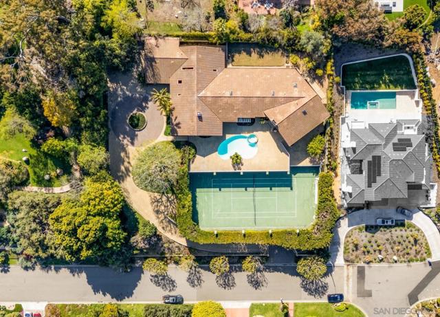 3013 Woodford Dr, La Jolla CA: https://media.crmls.org/mediaz/9cda3a62-1386-4082-9842-580c4ab350be.jpg