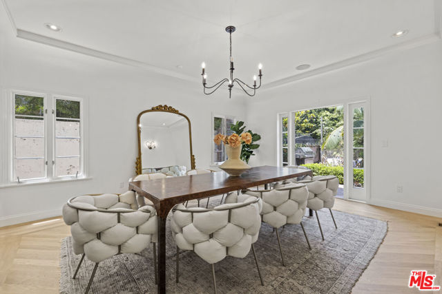 736 S Cloverdale Avenue, Los Angeles CA: https://media.crmls.org/mediaz/9cdad192-1334-4476-9196-792f8f7f0ff5.jpg