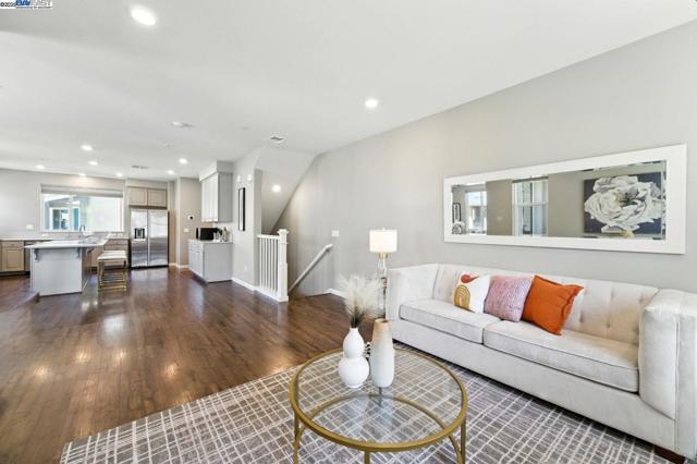 418 Desert Holly St, Milpitas CA: https://media.crmls.org/mediaz/9cdadfbe-f90b-47d6-9166-612a64e8bb2a.jpg