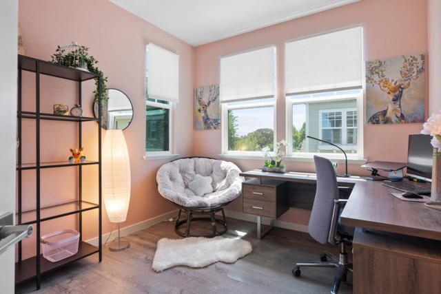320 Circuit Way, Mountain View CA: https://media.crmls.org/mediaz/9cdaf058-a0cb-4cf1-9783-e69b70dc59ab.jpg