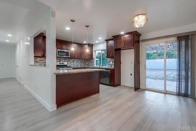 Image 9 of 35 For 681 Roosevelt Street