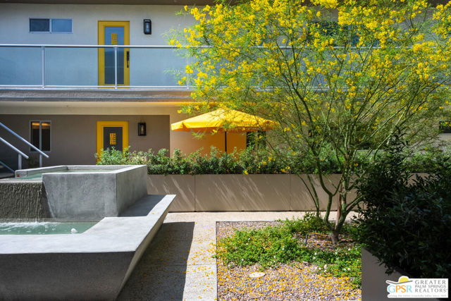 588 E San Lorenzo Road, Palm Springs CA: https://media.crmls.org/mediaz/9cdb2ef9-4885-4661-a442-5e9181501601.jpg