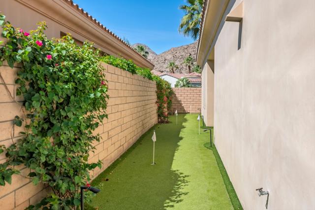 48224 Big Horn Drive, La Quinta CA: https://media.crmls.org/mediaz/9cdb9331-adb5-4435-bc38-802c09c12ef6.jpg