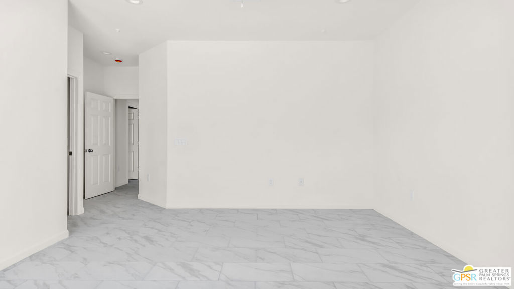 https://media.crmls.org/mediaz/9cdc96a9-744c-4439-b8c2-c45e44e88ab5.jpg?preset=X-Large