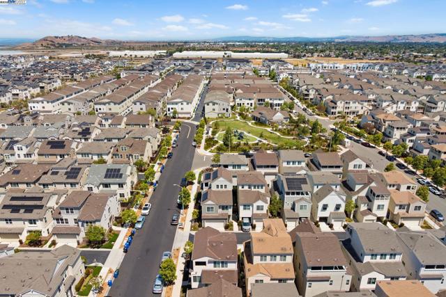 8563 Schooner Way, Newark CA: https://media.crmls.org/mediaz/9cdcfb64-6eb1-41d3-8be6-33480fde10fb.jpg
