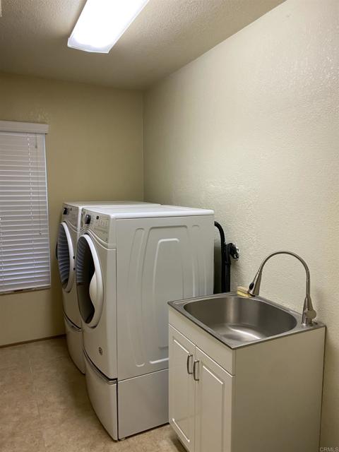 Detail Gallery Image 12 of 21 For 11668 Corte Morita, San Diego,  CA 92128 - 3 Beds | 2 Baths