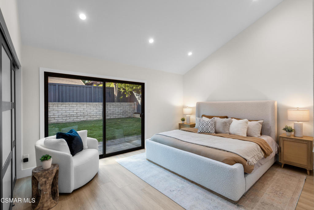 https://media.crmls.org/mediaz/9cdd7762-279f-4dd3-955b-66a85b6e271d.jpg?preset=X-Large