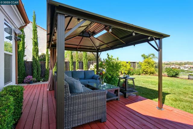416 Ustilago Ct, San Ramon CA: https://media.crmls.org/mediaz/9cdd89d4-435f-4860-874c-fa7f3a8eb3c8.jpg